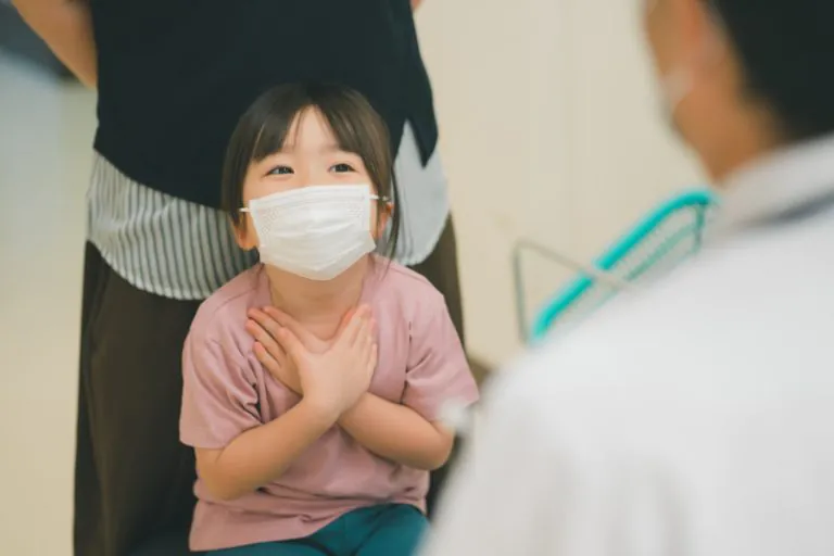 子ども　花粉症で喉が痛い、痒い