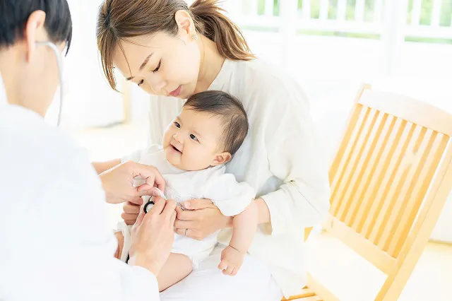赤ちゃんの成長を確認し、予防接種デビューをサポート！